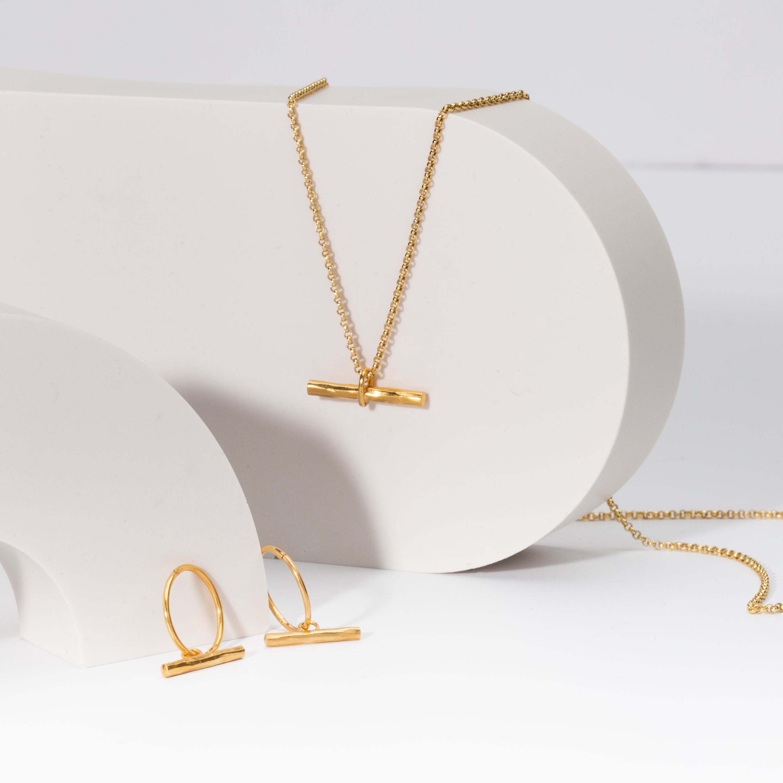 9ct Yellow Gold T-Bar Necklace – The Goldsmiths Gallery Limited