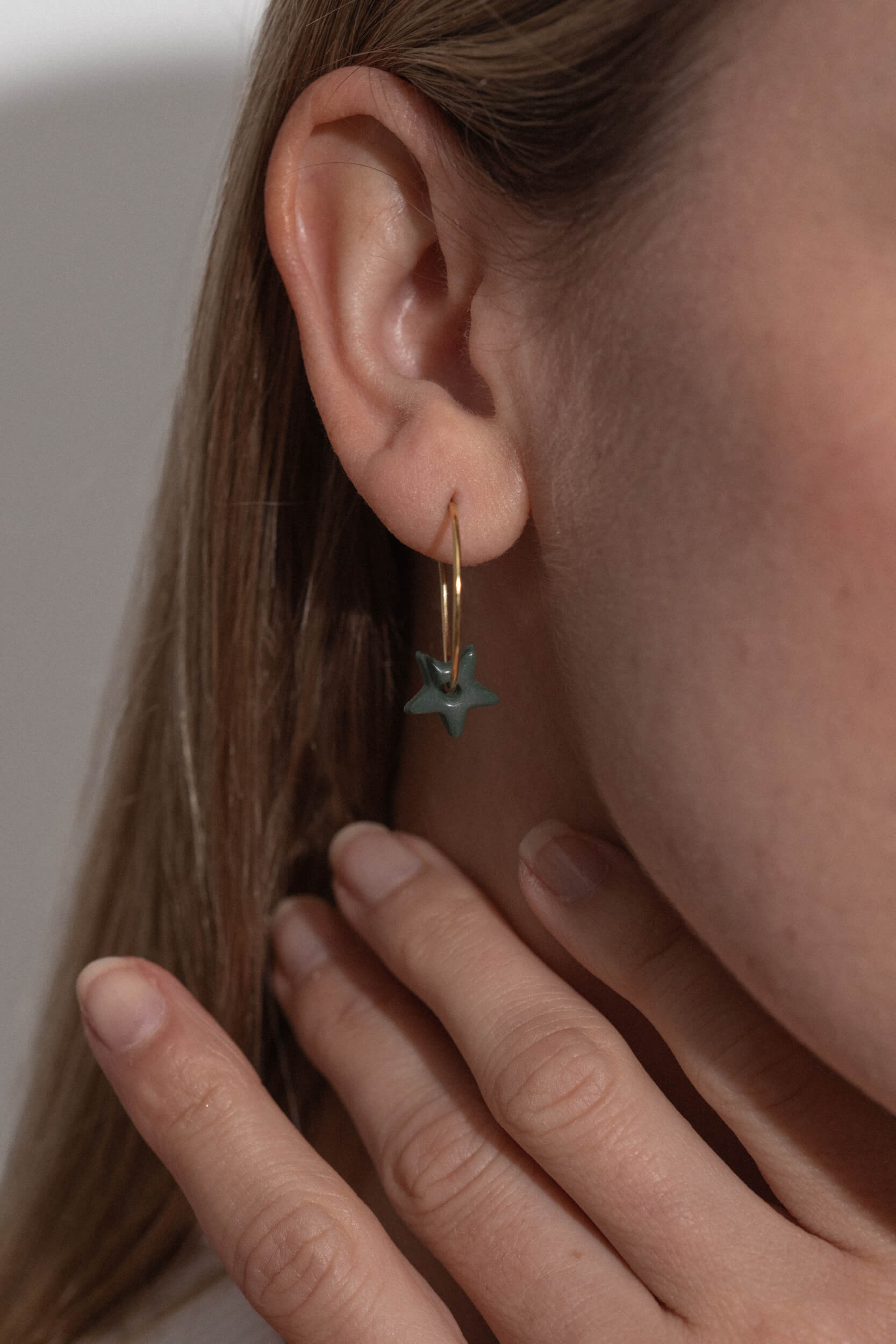 One-and-Eight-2730 Porcelain Forest Star Gold Earrings Model Web Size 1-AW25