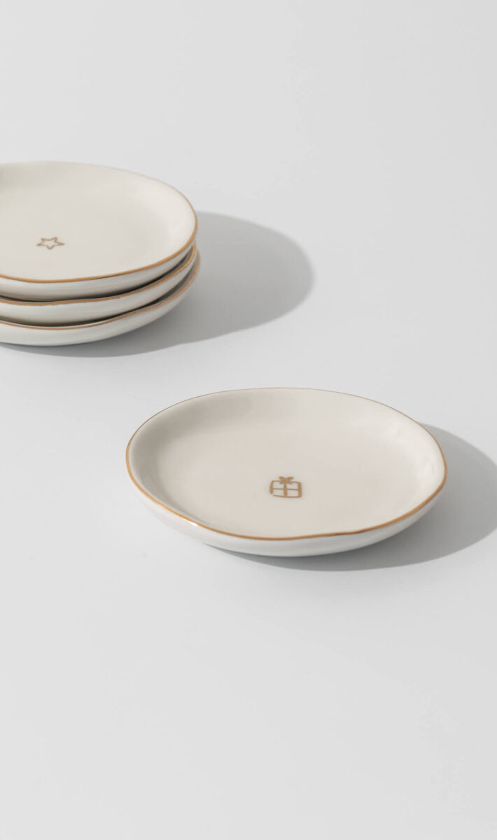 One-and-Eight-AW25-2757 2842 Gold Star Trinket Dish Gold Present Trinket Dish Lifestyle Web Size 1