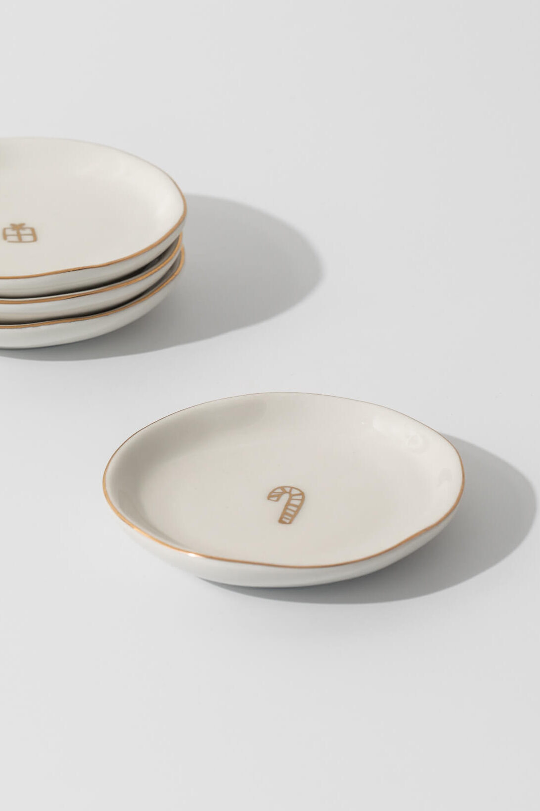 One-and-Eight-AW25-2842 2756 Gold Present Trinket Dish Gold Candy Cane Trinket Dish Lifestyle Web Size 1