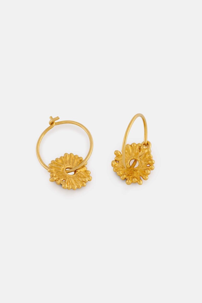 One-and-Eight-SS26-Grey-Ground-Portrait-Images-2795 Gold Solis Earrings Product1