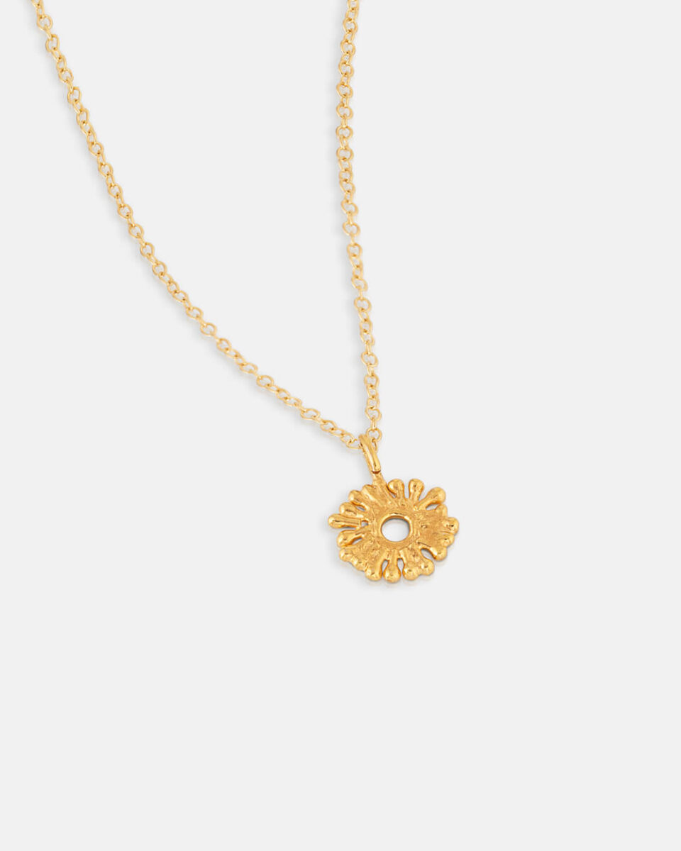 One-and-Eight-SS26-Grey-Ground-Portrait-Images-2900 Gold Solis Necklace Product Websize 1