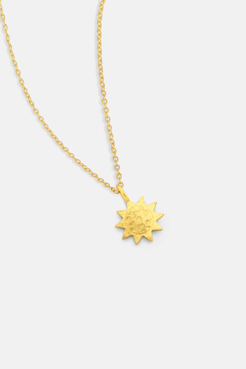 One-and-Eight-SS26-Grey-Ground-Portrait-Images-2905 Gold Apollo Necklace Product1