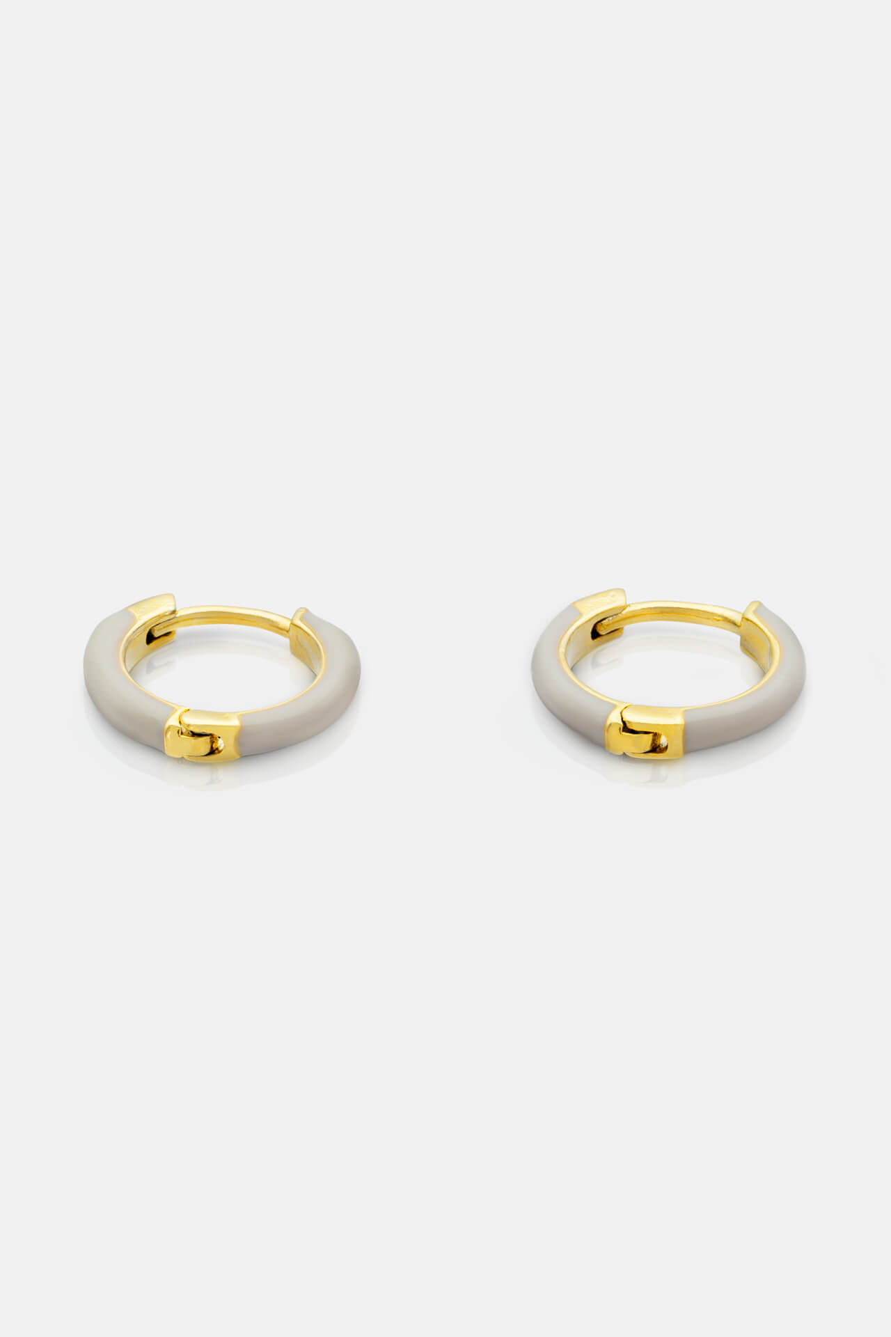 One-and-Eight-SS26-Grey-Ground-Portrait-Images-2946 Grey Enamel Earrings Product1