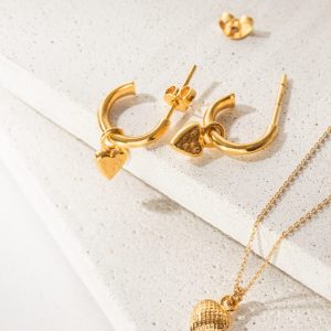 2876 2806 2869 Gold Cora Earrings Gold Bubble Heart Necklace Lifestyle Web Size 1